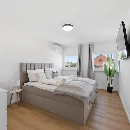 Business&family - Lage, Parkplatz, Wasen, Klima, Netflix, 100qm Stuttgart