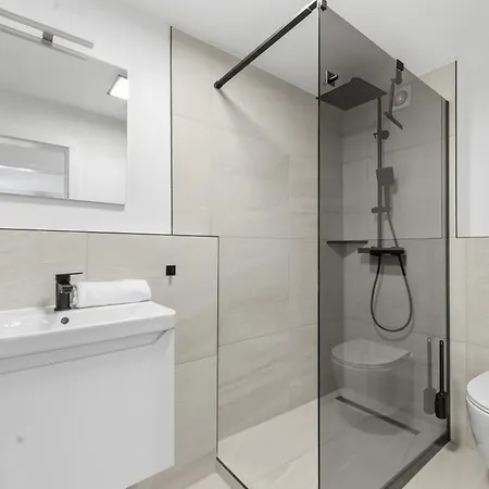 Business&family - Lage, Parkplatz, Wasen, Klima, Netflix, 100qm * Štutgart