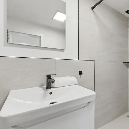 Business&family - Lage, Parkplatz, Wasen, Klima, Netflix, 100qm * Stuttgart